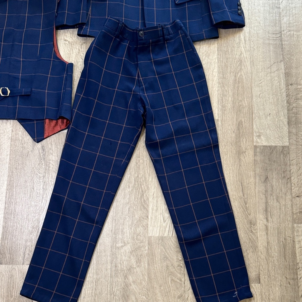 Yuan Lu Boys Navy Checkered Suit with Vest 3 piece suit size 10 - Picture 6 of 9